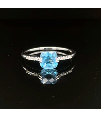 Witgouden ring met blauwe steen en zirkonia maat 20