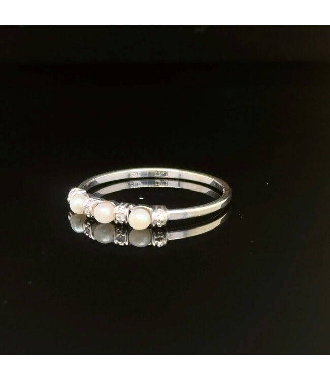 Witgouden ring met parels en diamant maat 17,5