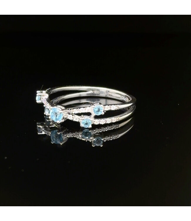 Witgouden ring met zirkonia en blauwe stenen maat 17