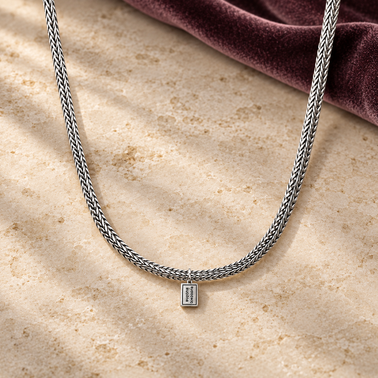 Colliers / Kettingen at Juwelier de Vaal
