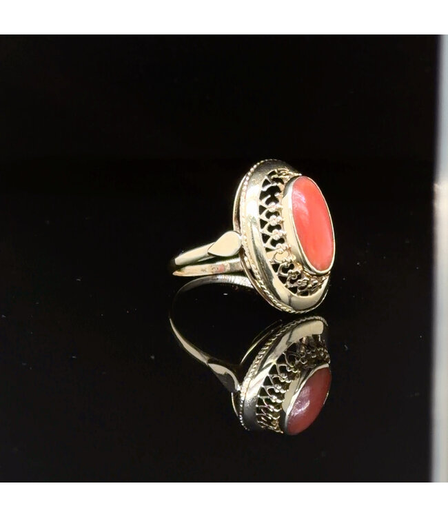 Vintage-Gelbgoldring mit Blutkoralle, 14 Karat, Groesse 16,5