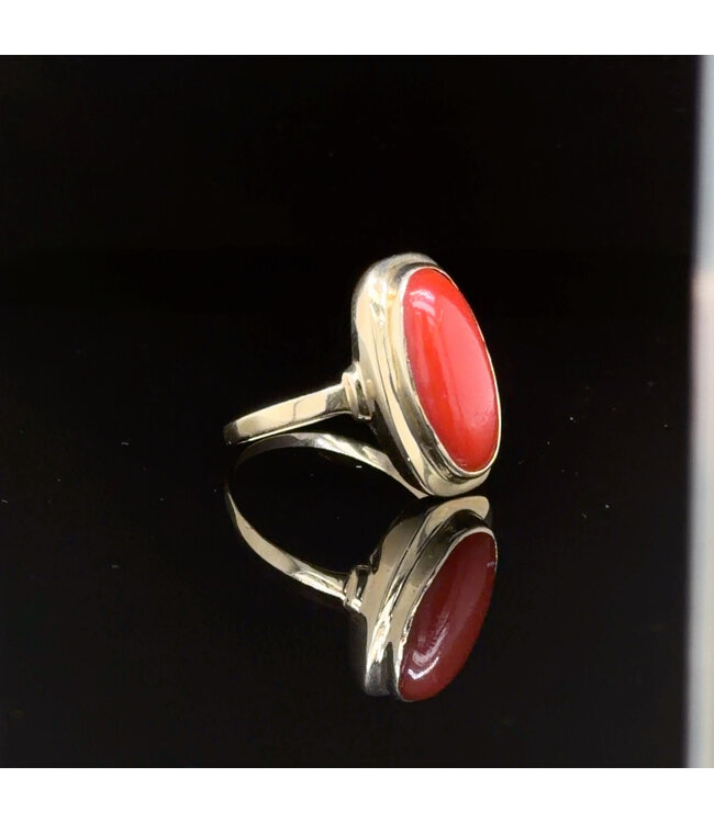 Gelbgoldring mit Blutkoralle, 14 Karat, Groesse 18,5