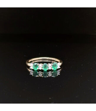 Geelgouden ring met groene steen en diamant 14 karaat maat 17,75