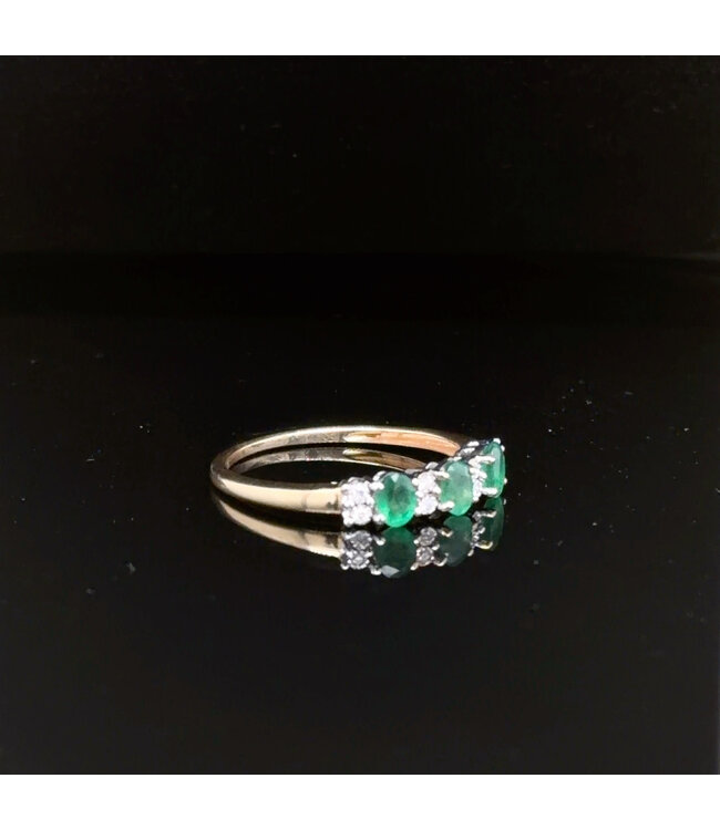 14-karat yellow gold ring with green stone and diamond, size 17.75