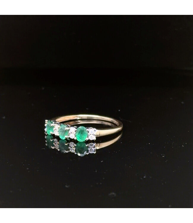 14-karat yellow gold ring with green stone and diamond, size 17.75