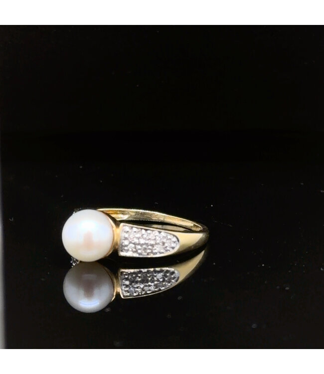 Geelgouden ring met parel en diamant 18 karaat maat 18,25