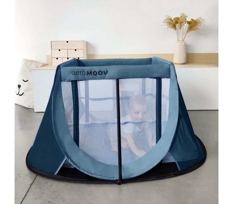 Instant travel cot blue whale