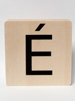 Minimou Houten letter É