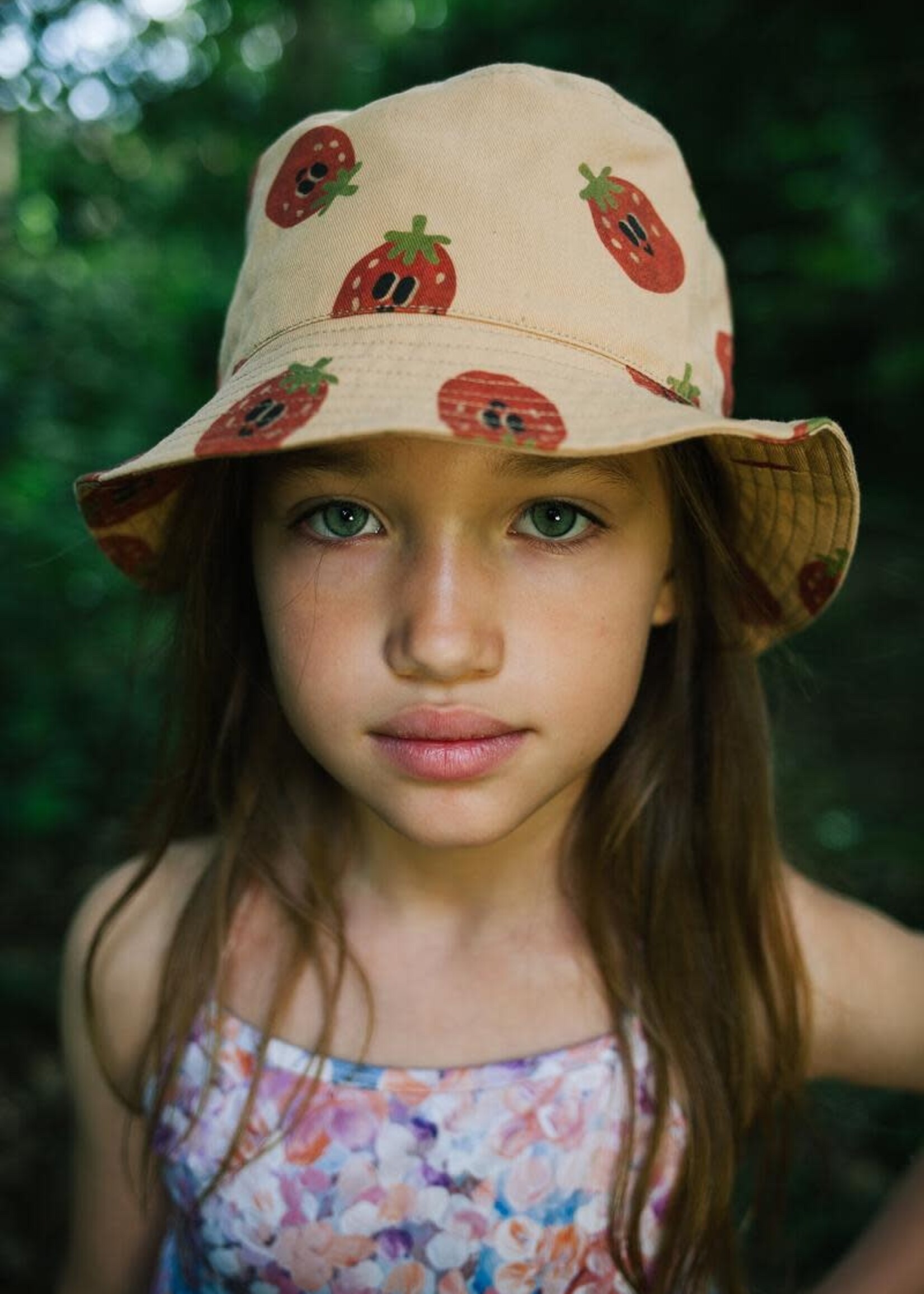 Daily Brat Very berry hat sand