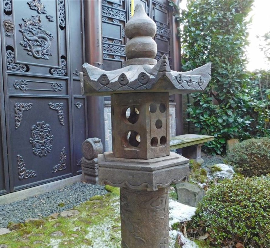 Chinesische Steinlaterne mit Drachenmotiv für Balkon & Garten