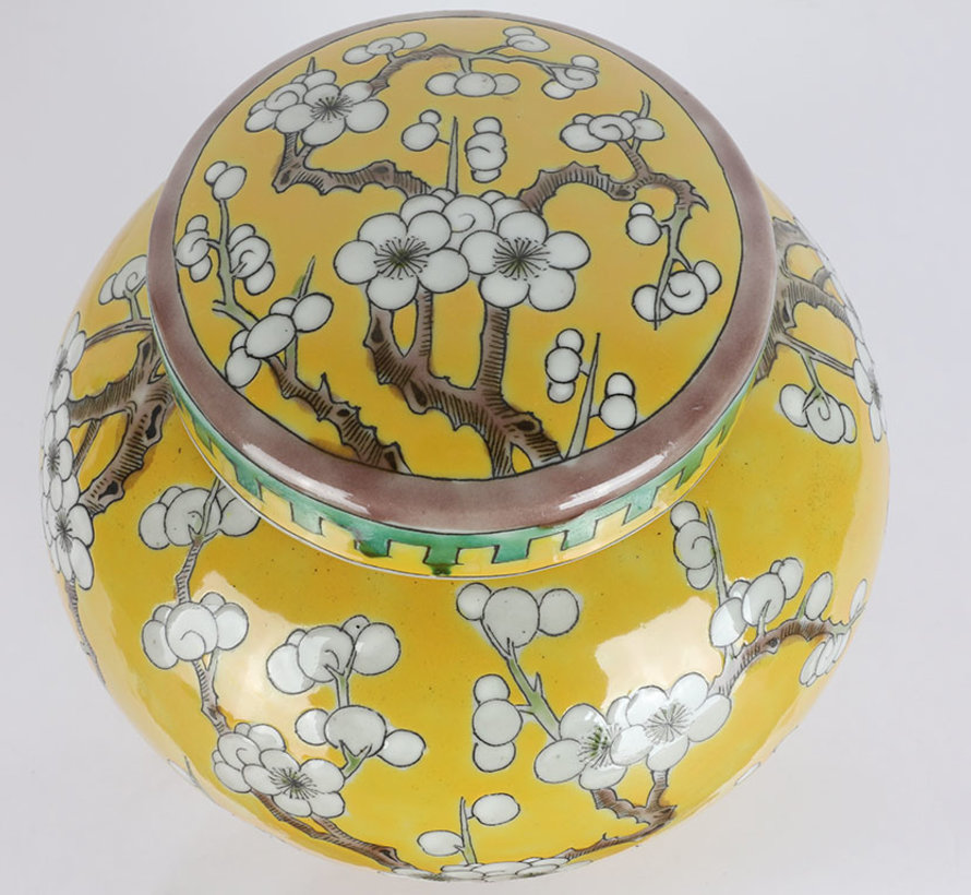 Chinese porcelain lidded vase 20 cm high Ø 18