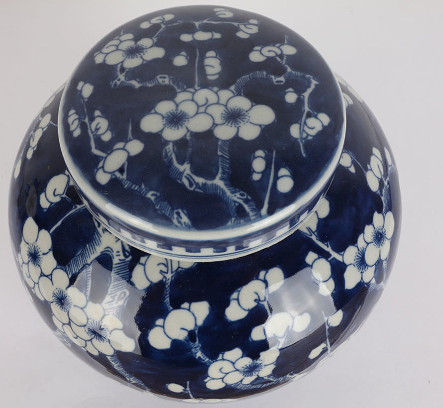 Chinese porcelain lidded vase 20 cm high Ø 18