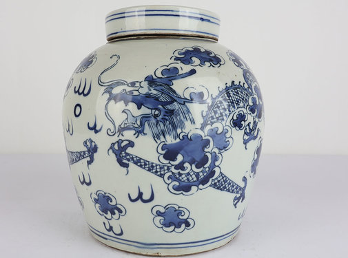 Yajutang Chinese porcelain lidded vase