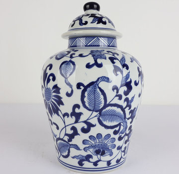 Yajutang Chinese porcelain lidded vase