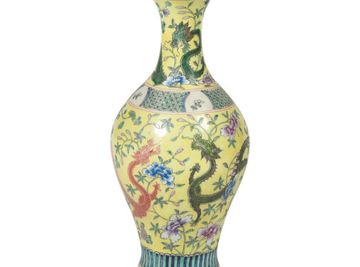 Yajutang Chinese porcelain  vase