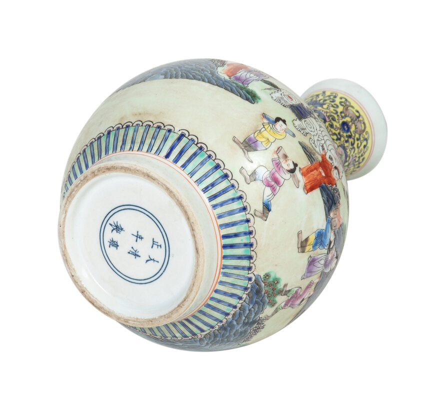 Chinese porcelain vase23cm high Ø40cm