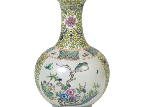 Yajutang Chinese porcelain  vase
