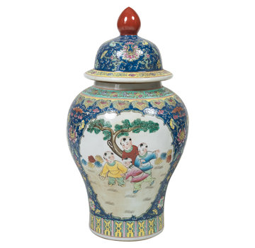 Yajutang Chinese porcelain lidded vase