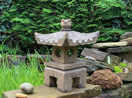Yajutang lantern natural stone  square roof   - Copy