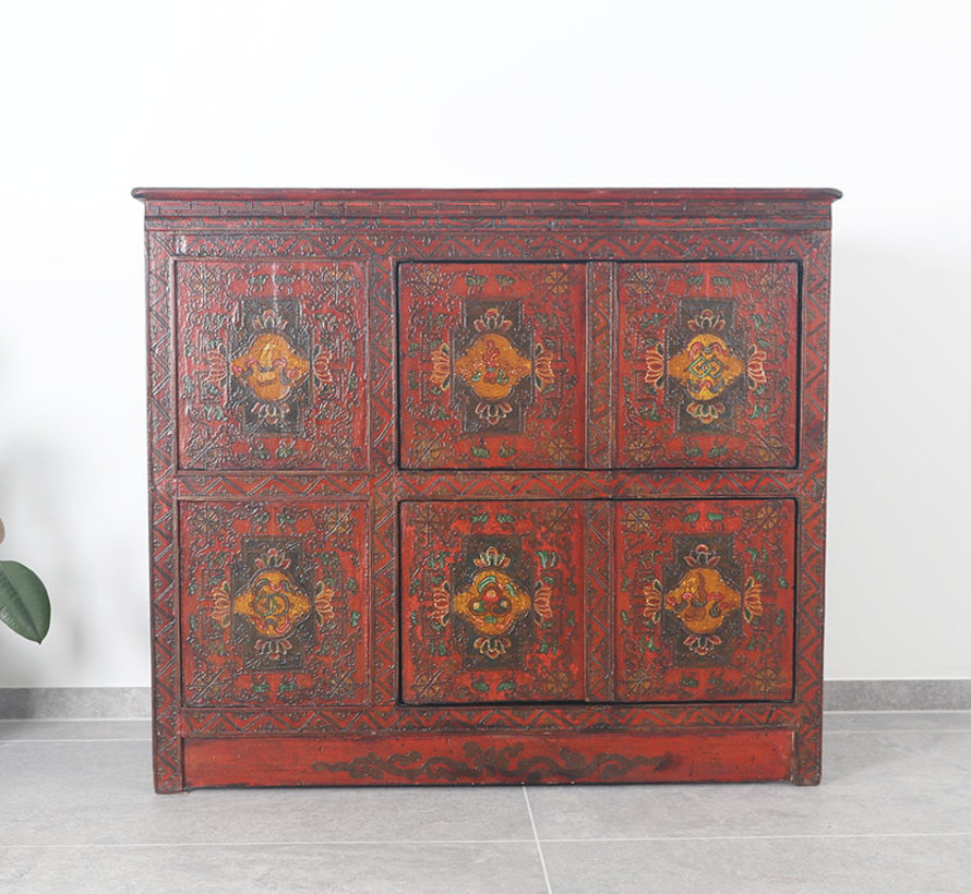 Tibetan chest of drawers with beautiful hand-painted figuren motif