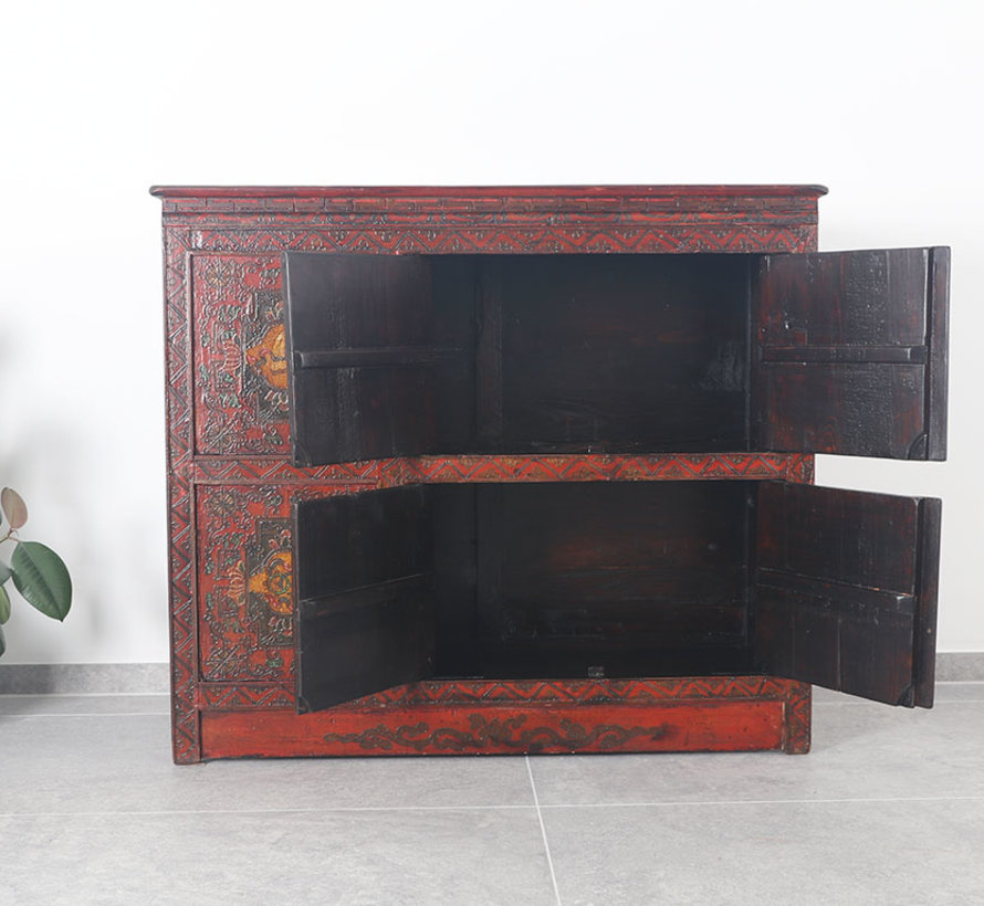 Tibetan chest of drawers with beautiful hand-painted figuren motif