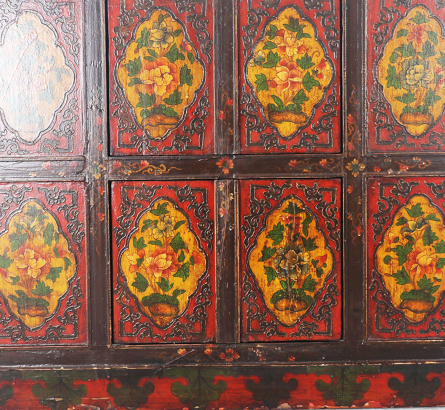 Tibetan chest of drawers with beautiful hand-painted figuren motif