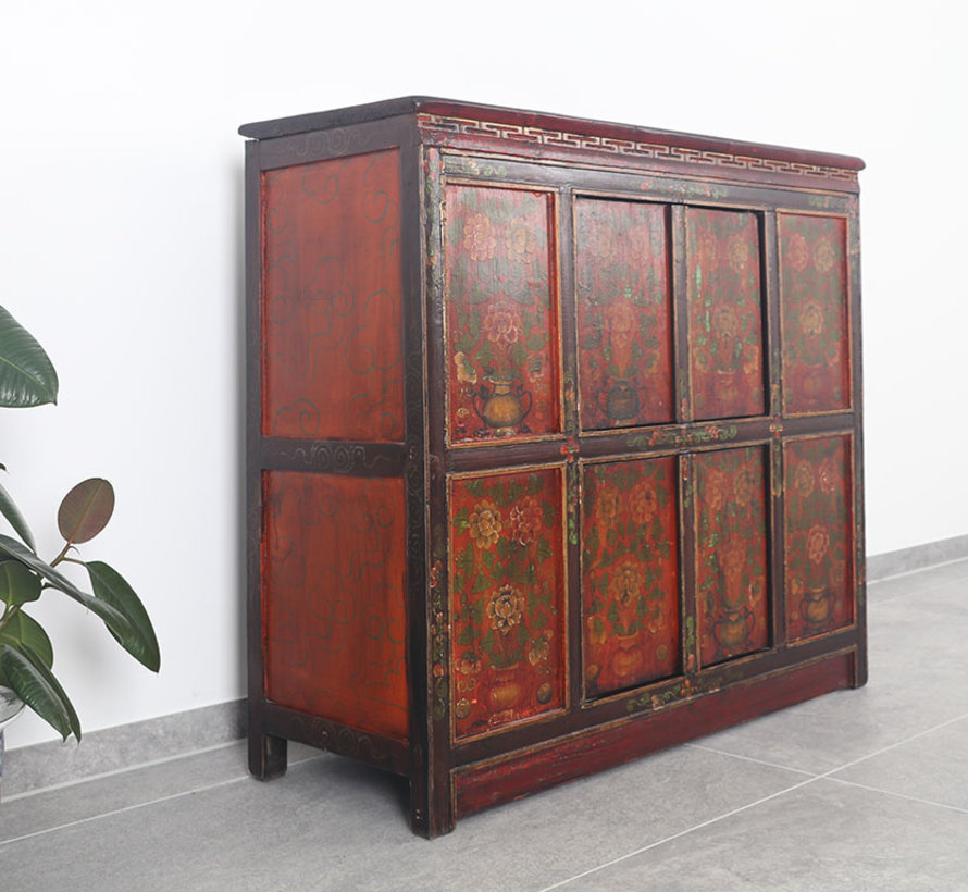 Tibetan chest of drawers with beautiful hand-painted figuren motif