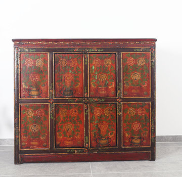 Yajutang Tibetan dresser with figuren motif
