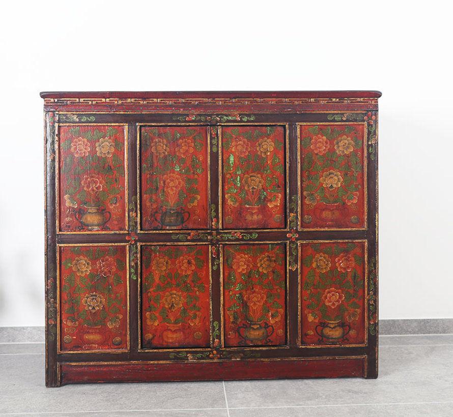 Tibetan chest of drawers with beautiful hand-painted figuren motif