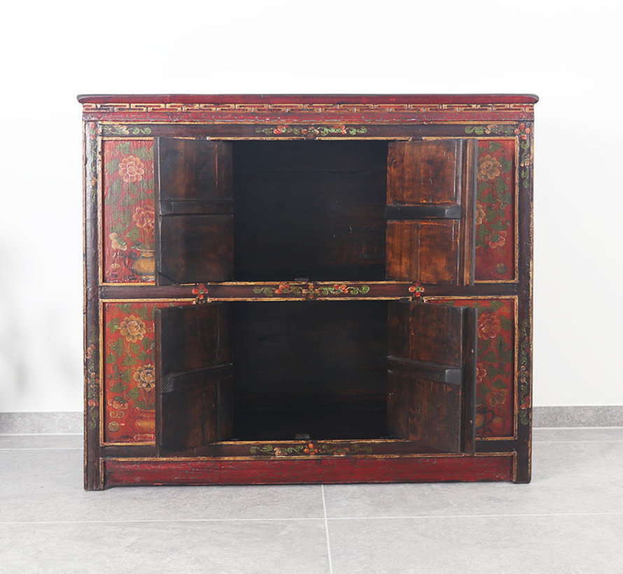 Tibetan chest of drawers with beautiful hand-painted figuren motif