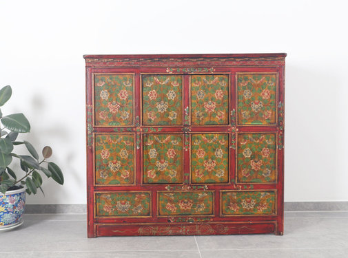 Yajutang Tibetan chest of drawers floral motif