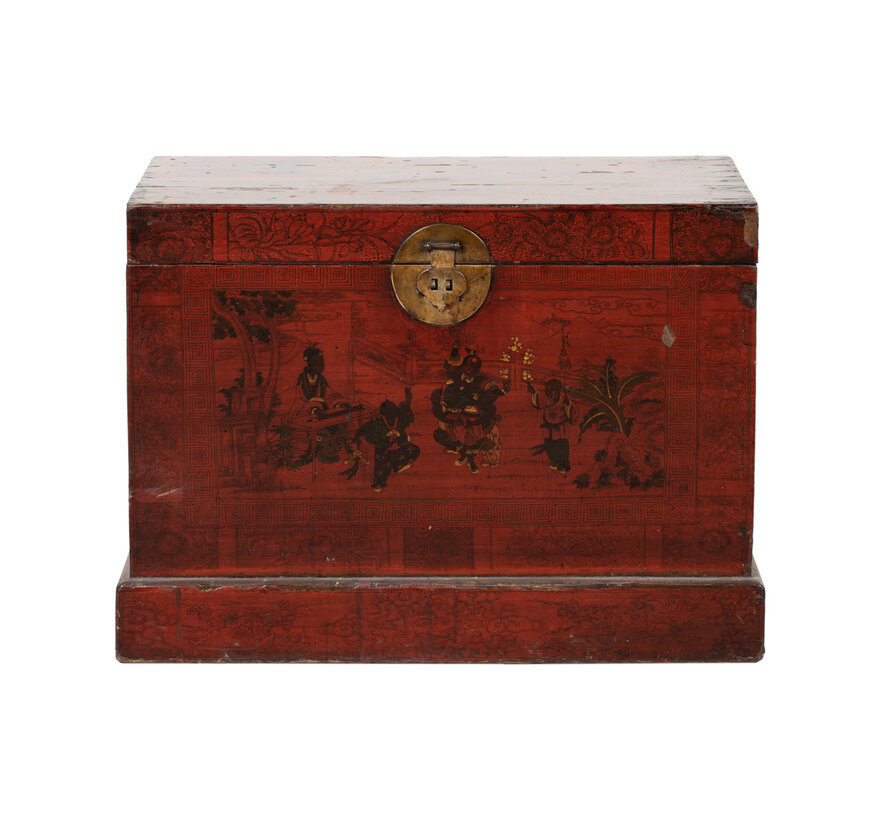 Antike chest  with beautiful hand-painted nice motif