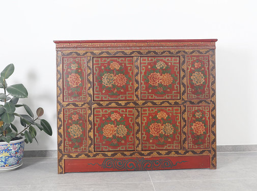 Yajutang Tibetan chest of drawers figure