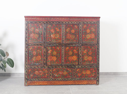 Yajutang Tibetan chest of drawers figure