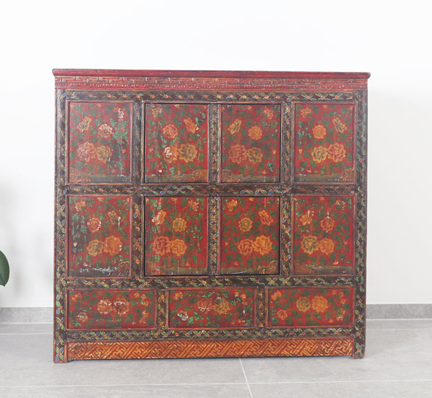 Tibetan chest of drawers with  beautiful hand-painted figure