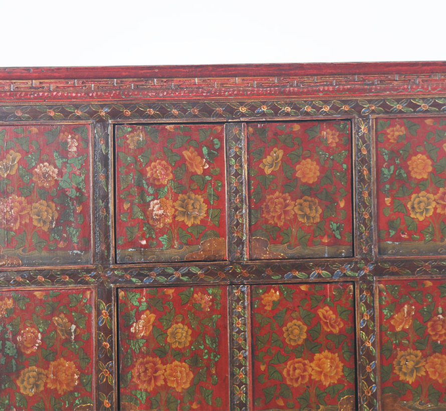 Tibetan chest of drawers with  beautiful hand-painted figure