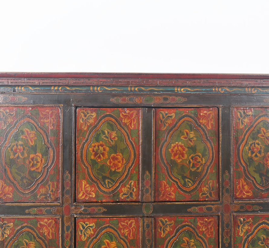 Tibetan chest of drawers with  beautiful hand-painted figure