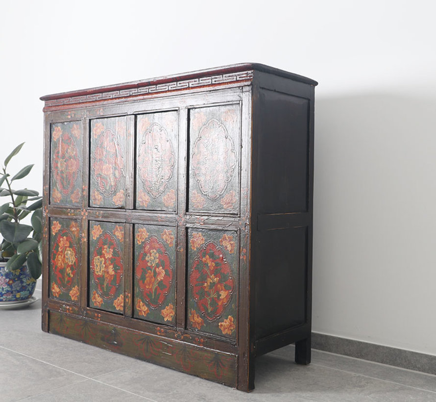 Tibetan chest of drawers with  beautiful hand-painted figure