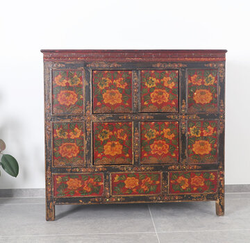 Yajutang Tibetan chest of drawers figure