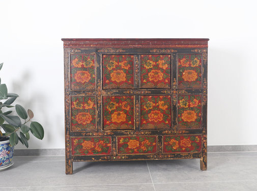 Yajutang Tibetan chest of drawers figure
