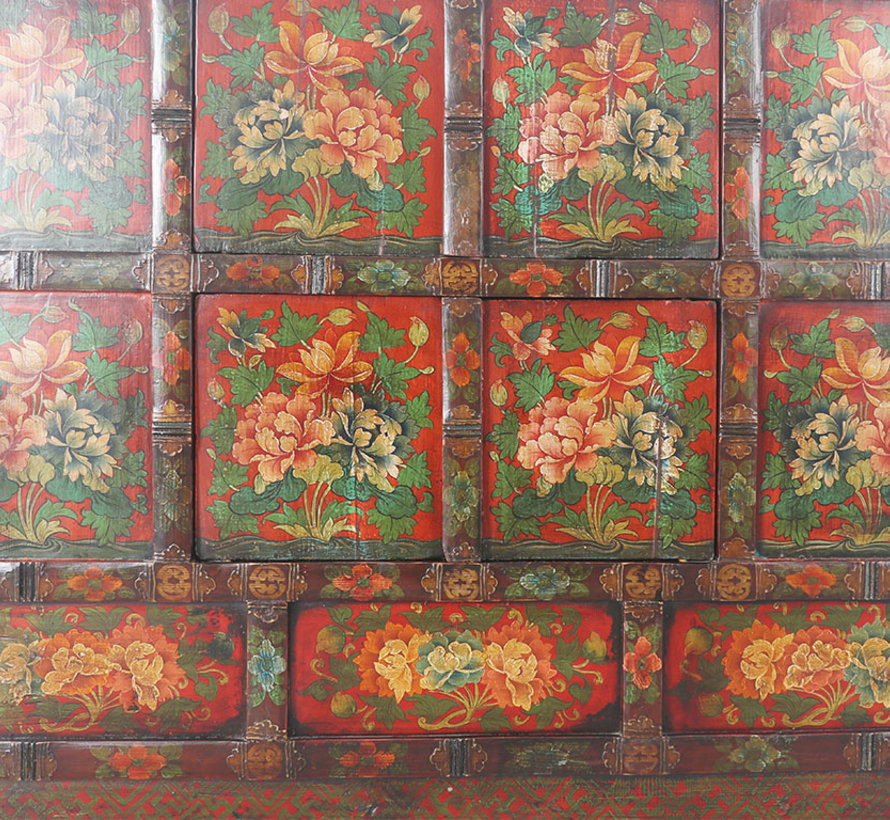 Tibetan chest of drawers with  beautiful hand-painted figure