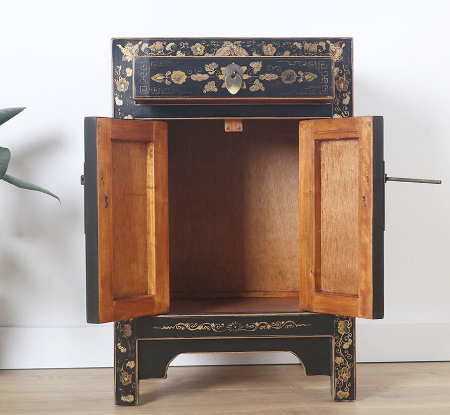 Chinese chest of drawers with hand-painted