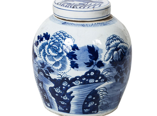 Yajutang Chinese Porcelain Lid Vase