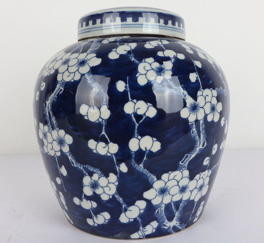 Chinese porcelain lidded vase 20 cm high Ø 18