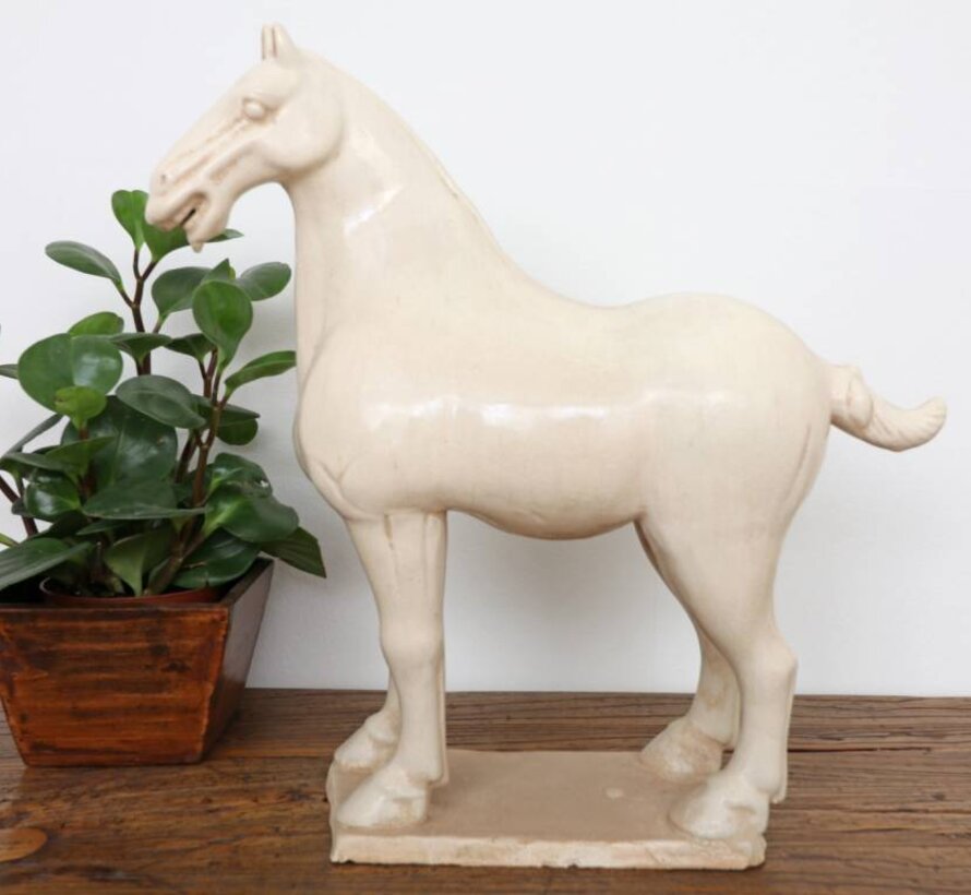 Tang Pferd aus Terrakotta  Feng Shui Deko cremeweiß glasiert 42 cm