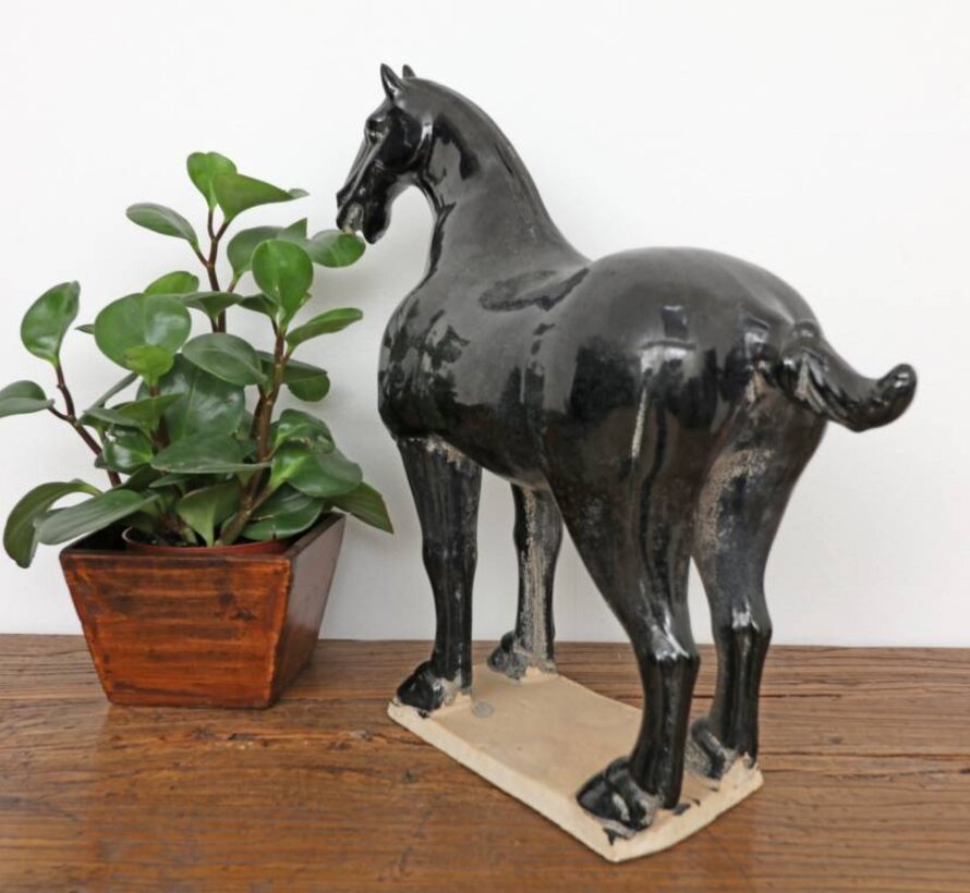Tang Pferd aus Terrakotta  Feng Shui Deko schwarz glasiert 42 cm