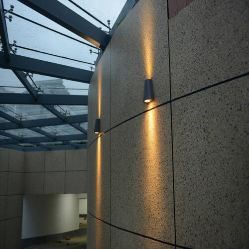 Moderne buiten wandlamp Logan 2-lichts taps zwart