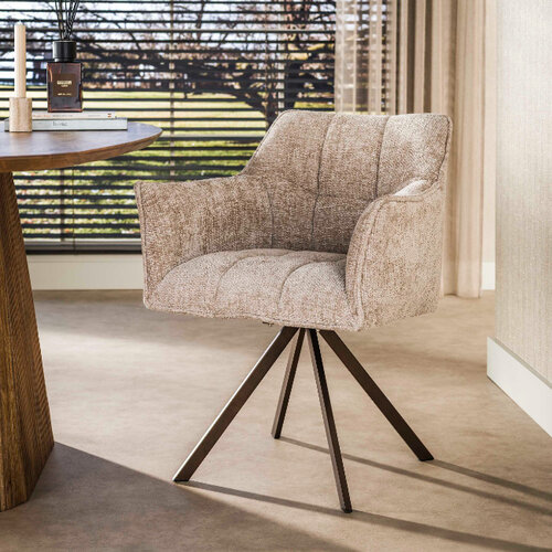 Moderne eetkamerstoel Axis hoven zand met brons onderstel