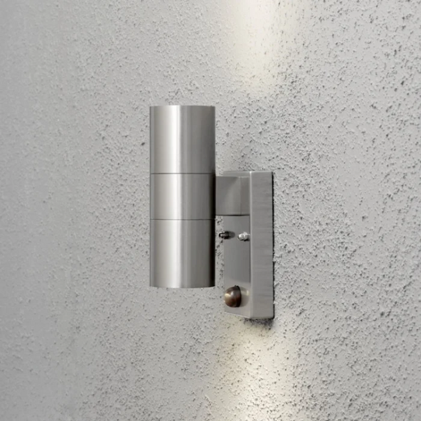 Konstsmide Moderne buiten wandlamp Modena 2-lichts RVS met bewegingssensor