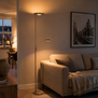 Moderne vloerlamp Uplighter Zenith 2 met leesarm en afstandsbediening brons